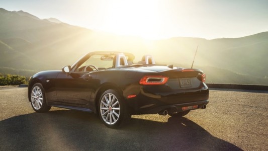 รถสปอร์ตโรดสเตอร์ Fiat 124 Spider 2017