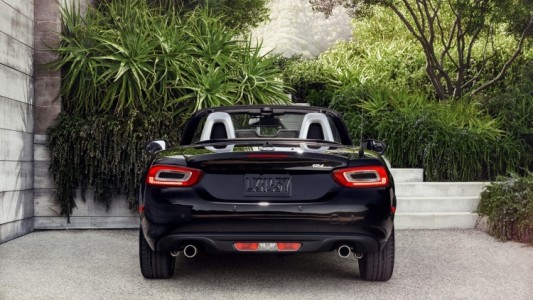 รถสปอร์ตโรดสเตอร์ Fiat 124 Spider 2017