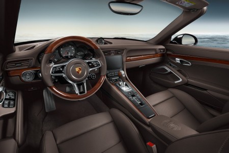 Porsche 911 พร้อมลายไม้เสริมลุกซ์