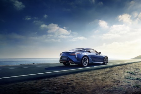 LC 500h สปอร์ตไฮบริดจาก Lexus