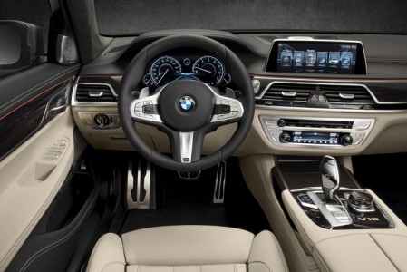 BMW M760i xDrive 2017