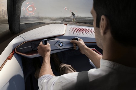 BMW เปิดตัวรถต้นแบบดีไซน์ล้ำยุค Vision Next 100