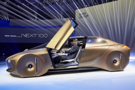 BMW เปิดตัวรถต้นแบบดีไซน์ล้ำยุค Vision Next 100