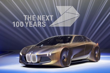 BMW เปิดตัวรถต้นแบบดีไซน์ล้ำยุค Vision Next 100