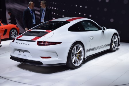 Porsche 911 R เปิดตัวเจ้าชายกบเทคโนโลยีจากสนามแข่ง !!