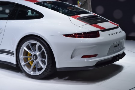 Porsche 911 R เปิดตัวเจ้าชายกบเทคโนโลยีจากสนามแข่ง !!