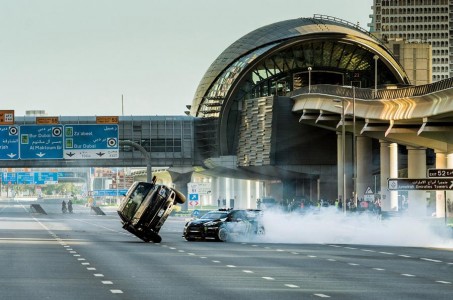 Ken Block ขับ Ford Fiesta ST ซิ่งจิมคาน่าในดูไบ !!