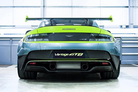 aston martin vantage GT8 3