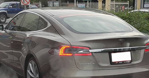 Tesla Model S 