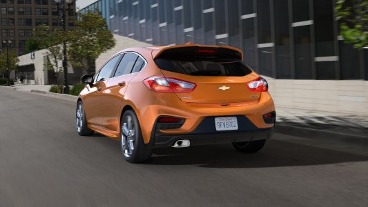 2017-Chevrolet-CruzeHatch-US-Pricing-4 (2)