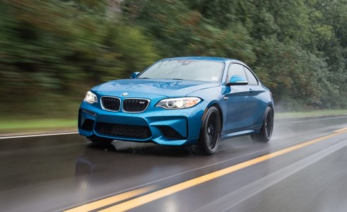 2017-BMW-M2-103-876x535