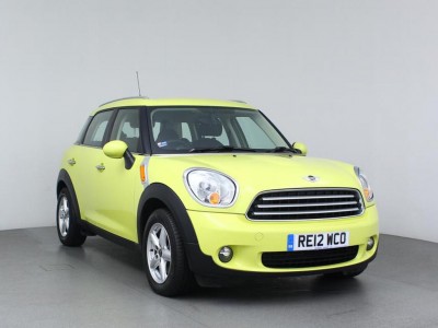 MINI Countryman in Bright Yellow