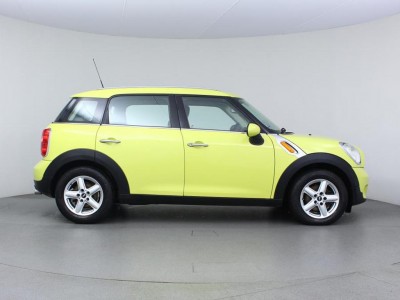 MINI Countryman in Bright Yellow