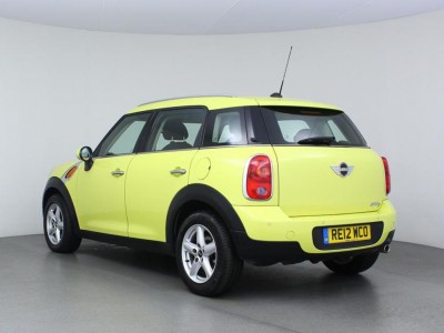 MINI Countryman in Bright Yellow