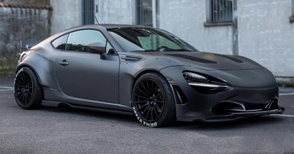 Subaru BRZ Face McLaren 720S