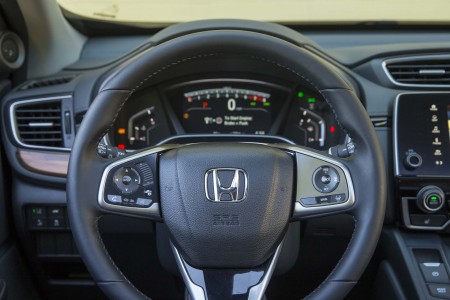 2017-Honda-CR-V-Touring-AWD-steering-wheel