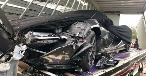 McLaren P1 เสียหายระหว่างขนส่งในกัมพูชา