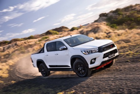 Toyota-Hilux-Could-Follow-Ford-Ranger-Raptor-6_resize