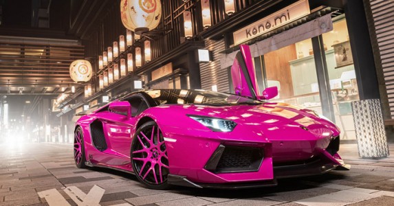 Lamborghini Aventador สีชมพู