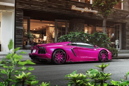 Lamborghini Aventador สีชมพู