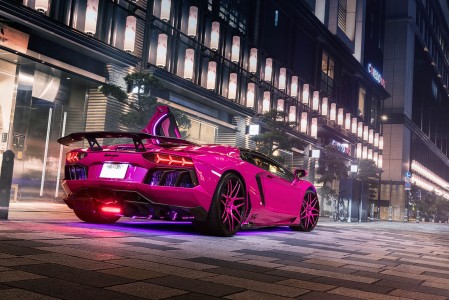 Lamborghini Aventador สีชมพู