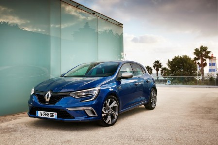 2015-RenaultMegane-34