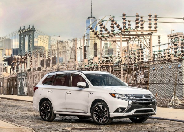 Mitsubishi-Outlander_PHEV-2017-1600-06