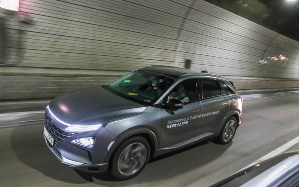 Tester Hyundai Autonomous Fuel Cell Electric