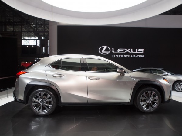 2019-Lexus-UX-5