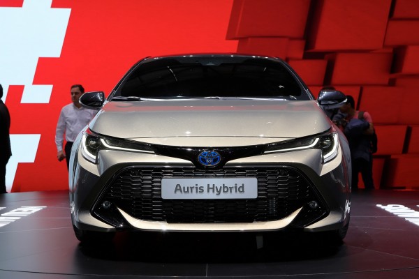 Toyota-Auris-Hybrid-15