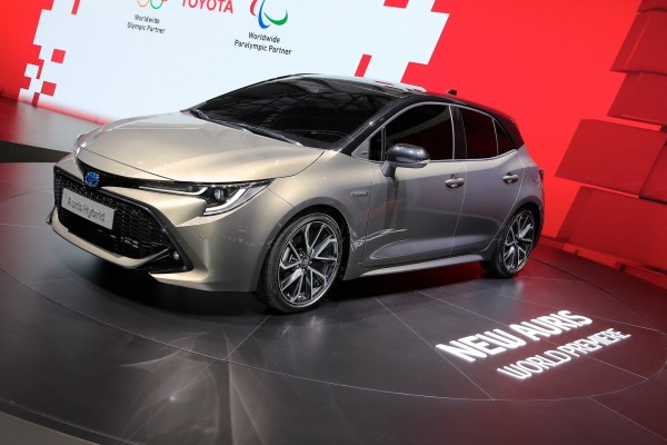 Toyota-Auris-Hybrid-4