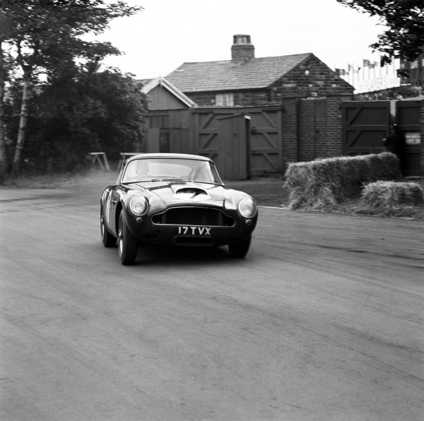 Aston-Martin-DB4-GT