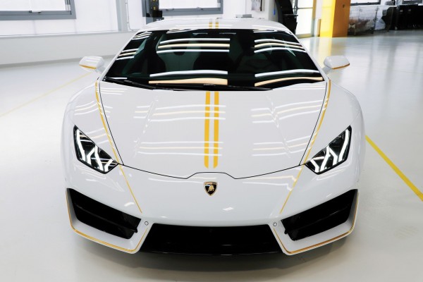 Pope-Lamborghini-Huracan-Auction-11