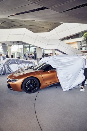 BMW-i8-Roadster-Delivery-12