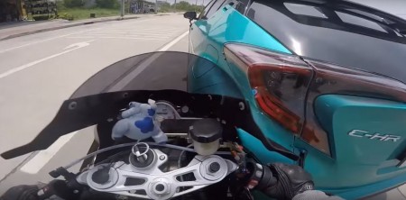 BMW S1000rr Crash Toyota C-HR