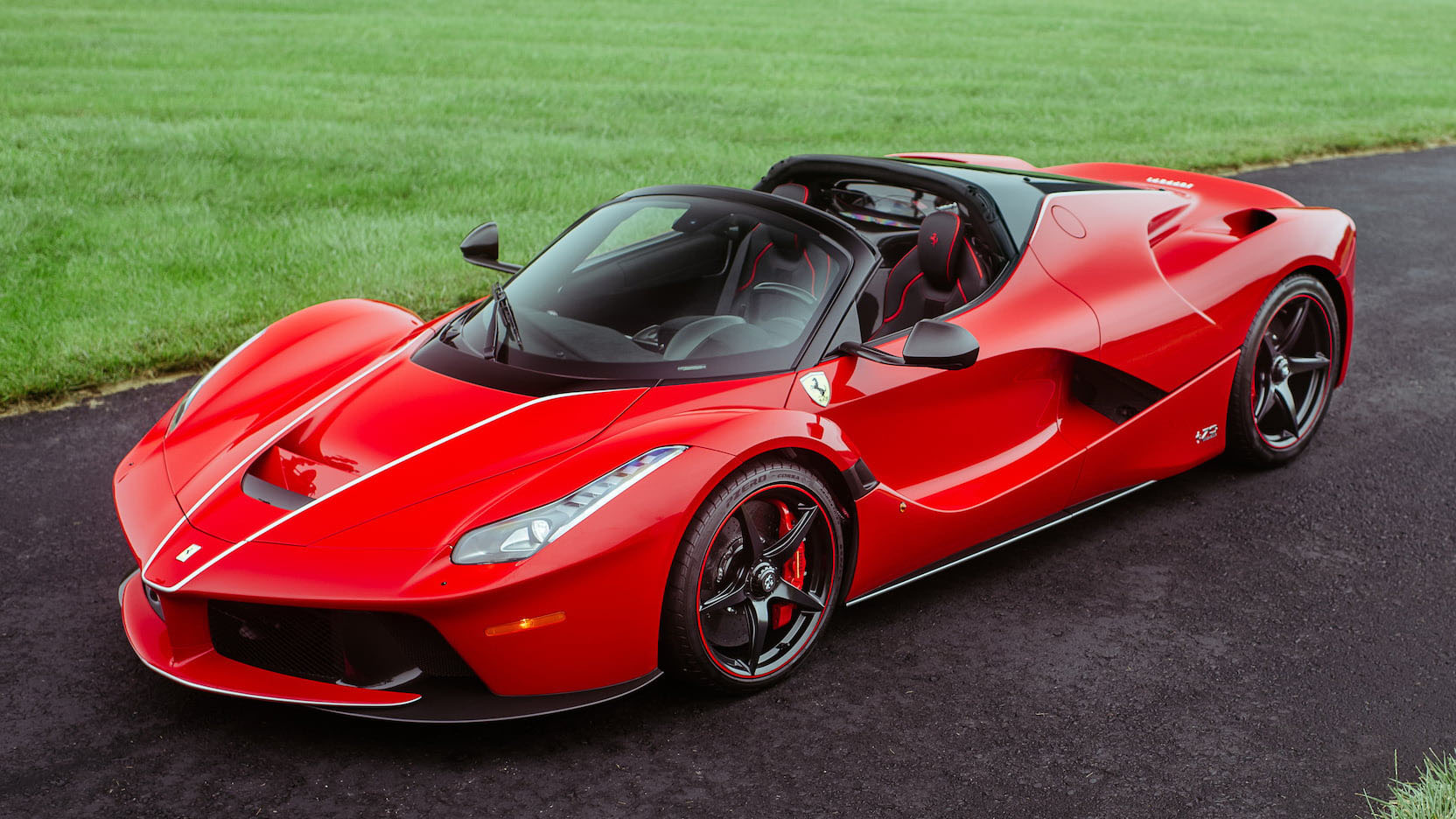 มาเป็นคู่-!!!-ประมูลสองพี่น้องครอบครัว-Ferrari-LaFerrari-...