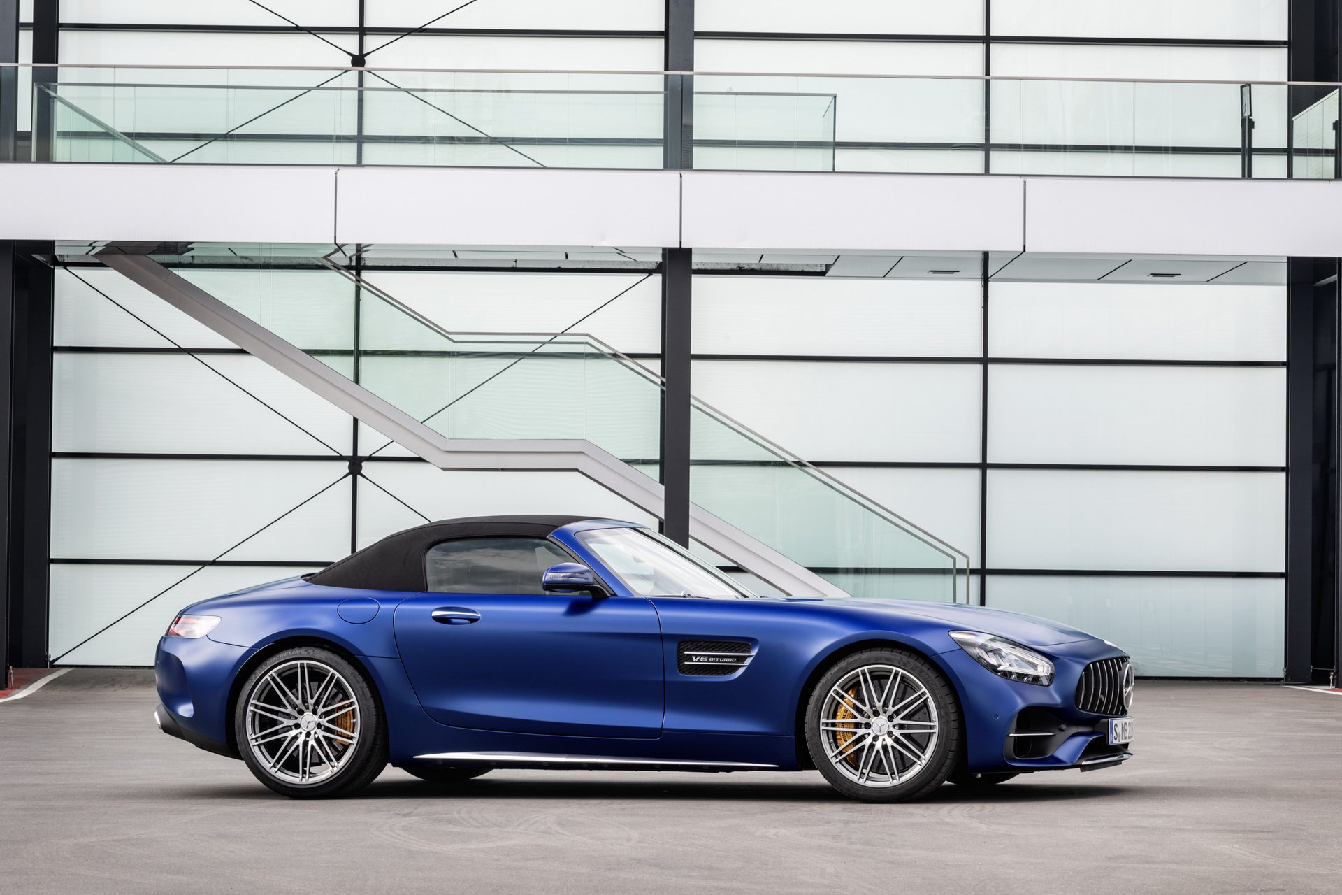 Mercedes-AMG-GT-C-สไตล์-Roadster-3