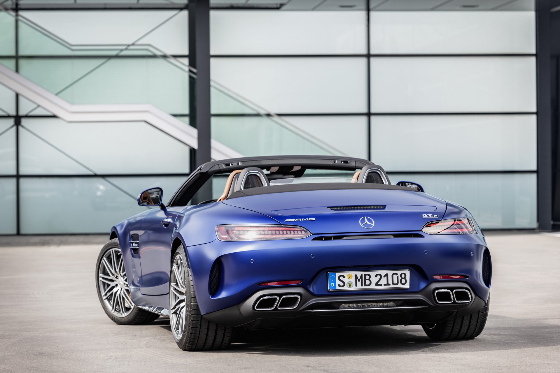 Mercedes-AMG-GT-C-สไตล์-Roadster-6