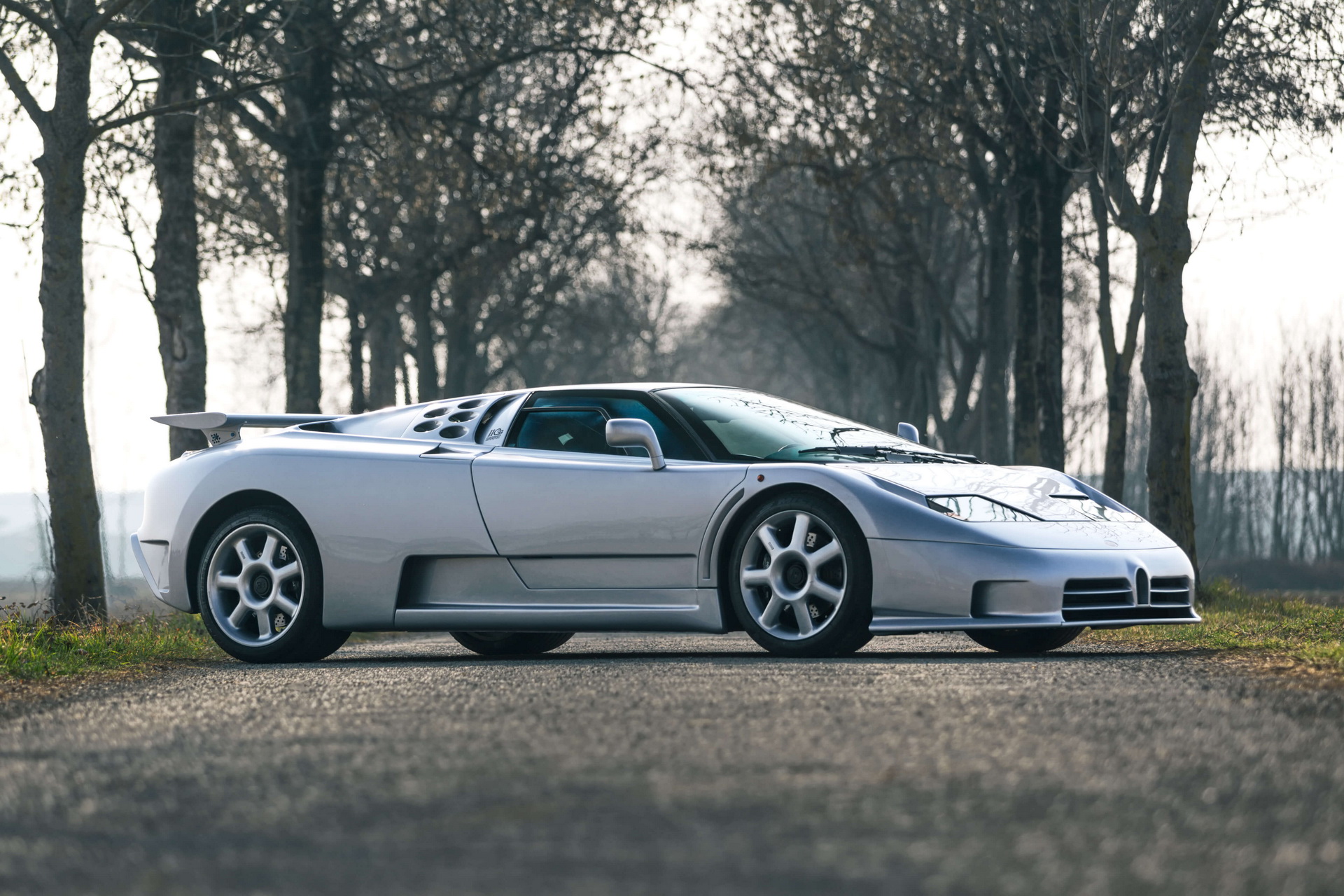 ราคา-Bugatti-EB110-9