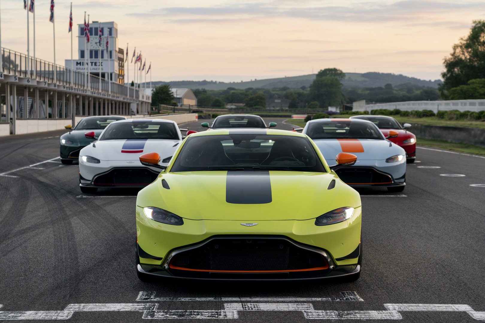 เปิดตัว-Aston-Martin-Vantage-Heritage-Racing-3