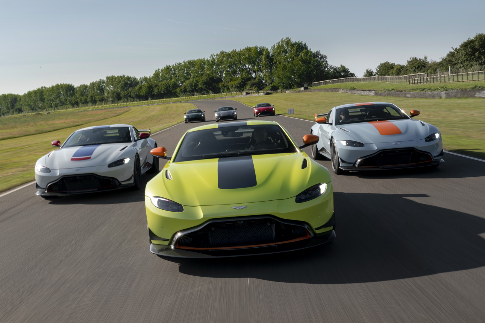 เปิดตัว-Aston-Martin-Vantage-Heritage-Racing-11