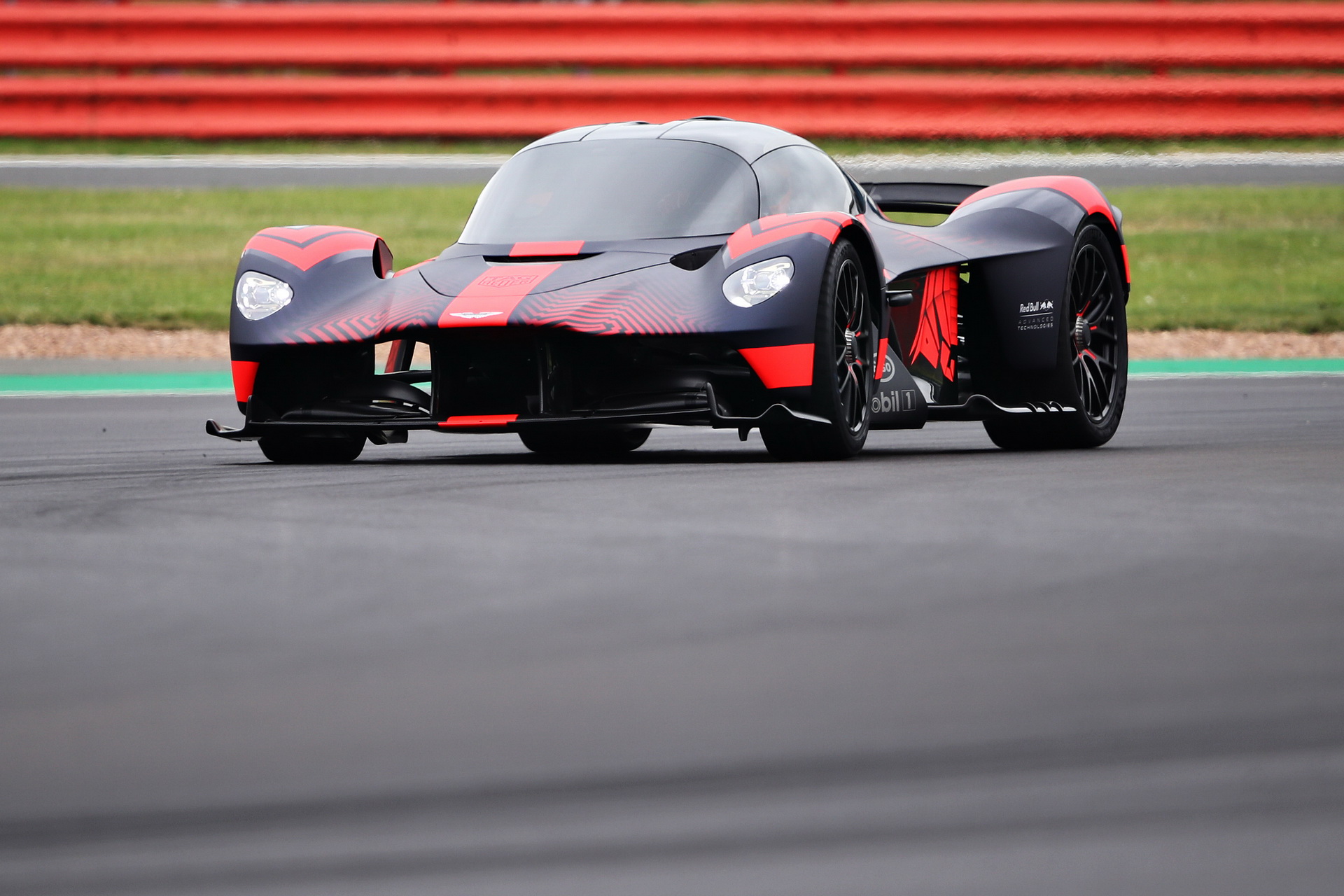 Aston-Martin-Valkyrie-ราคา-5