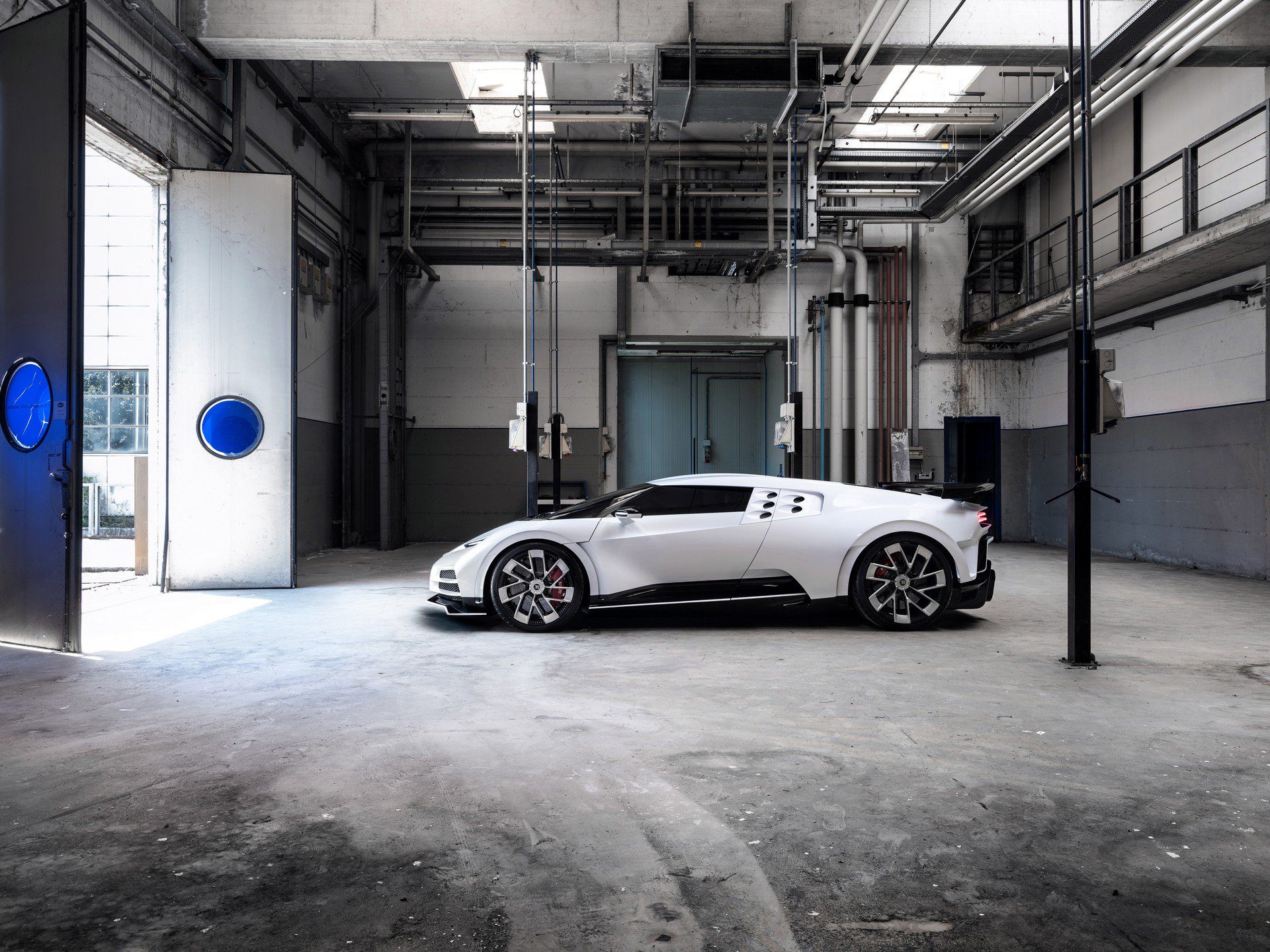 Bugatti-Centodieci-ราคา-9