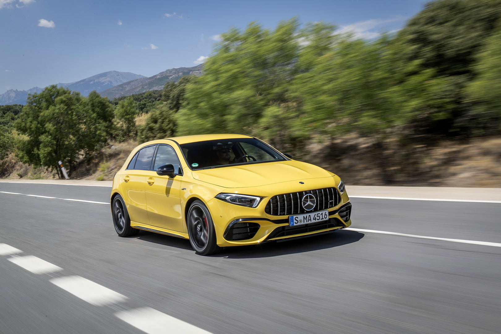 Mercedes-AMG-A45-และ-CLA45-ราคา-2