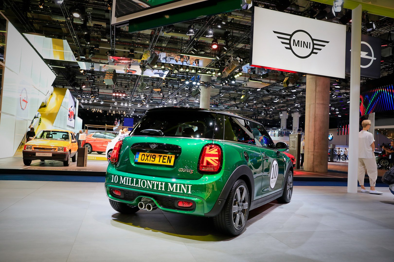 Mini-Cooper-S-รุ่น-60-Years-Edition-1