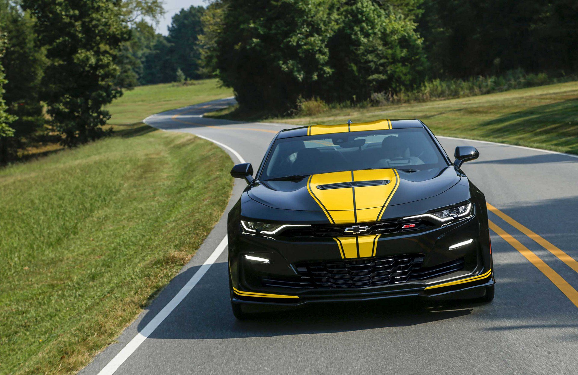 Chevrolet-Camaro-รถเช่า-1