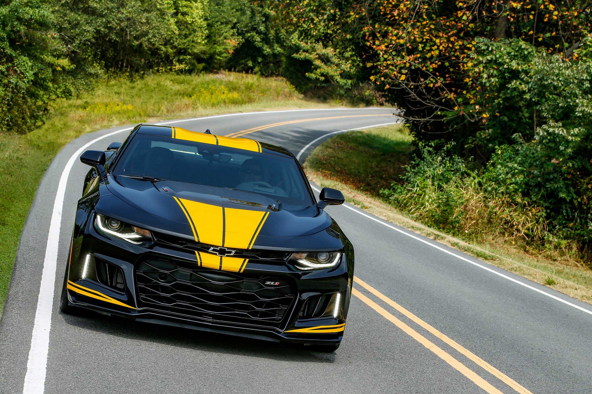 Chevrolet-Camaro-รถเช่า-2