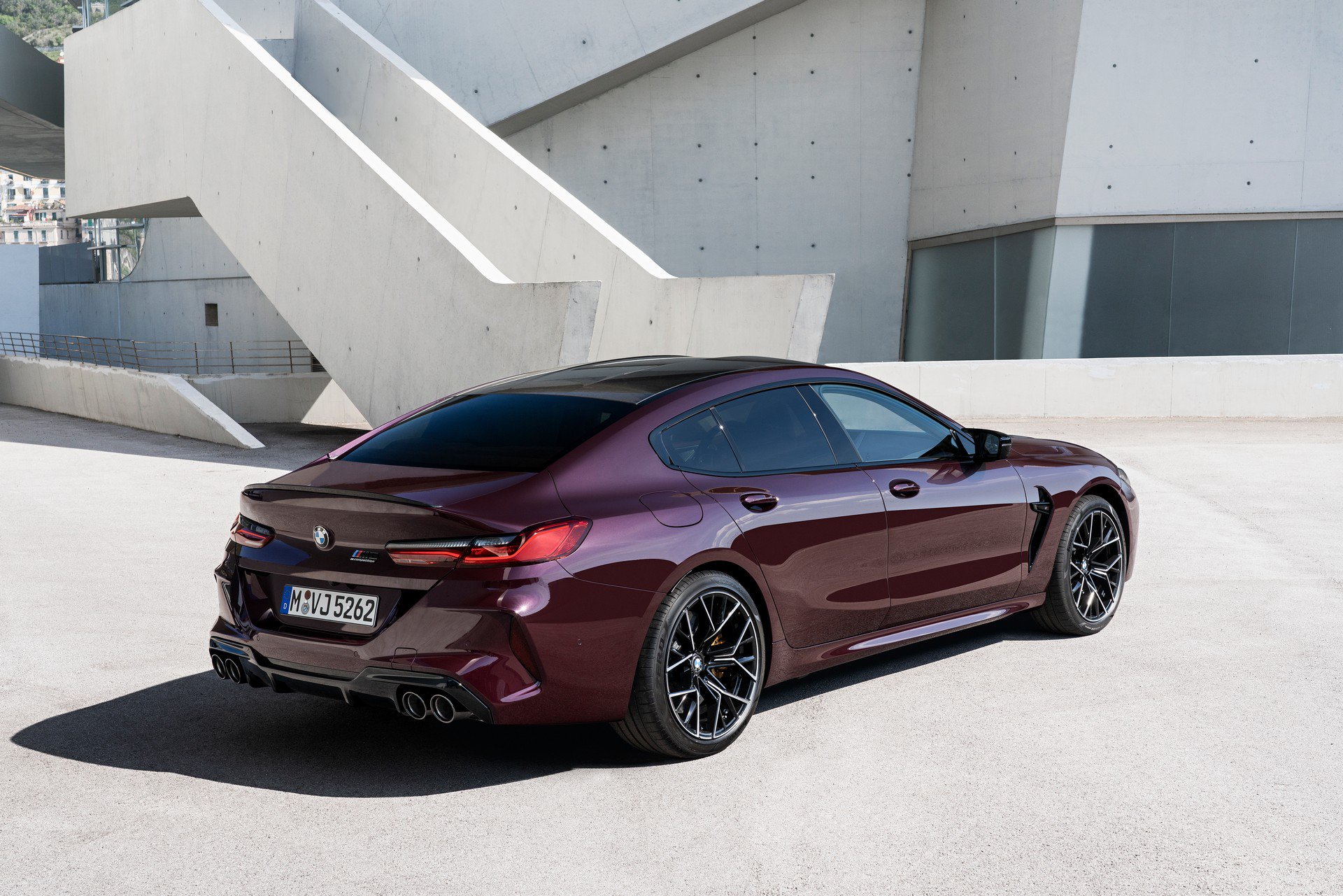 BMW-M8-Gran-Coupe-ราคา-4