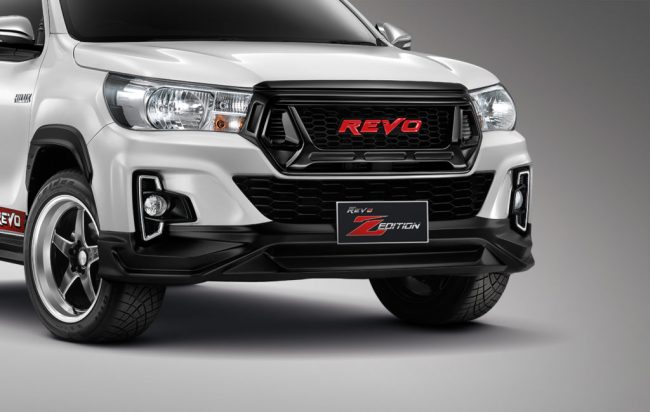 ด้านหน้า Toyota Hilux Revo แพ็คเกจชุดแต่งพิเศษ