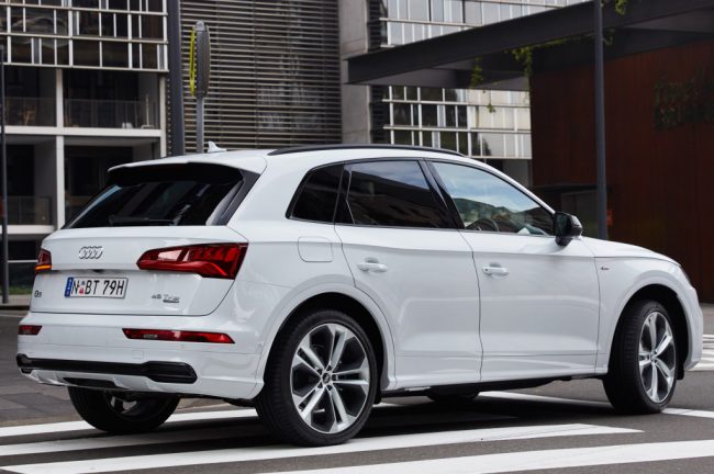 Audi Q5 สีขาว